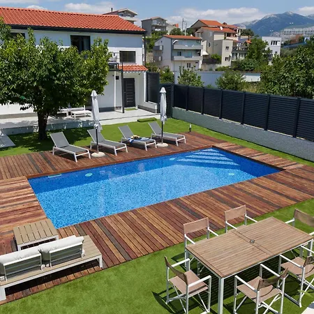 Villa Joy Heated Pool דירה