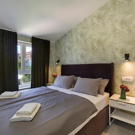 Appartement Joy Heated Pool Split