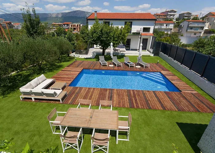 דירה Villa Joy Heated Pool ספליט