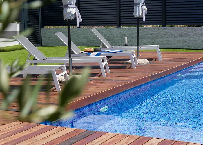 Villa Joy Heated Pool דירה