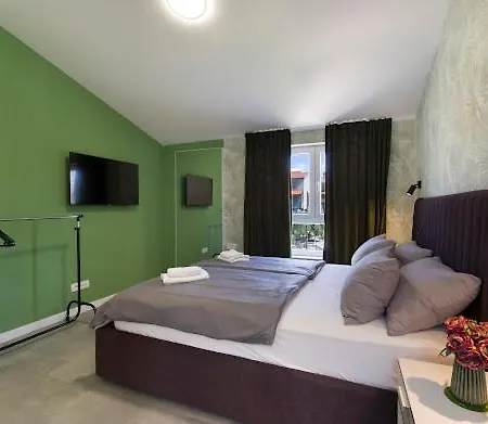 Joy Heated Pool Apartment