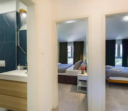 Joy Heated Pool Apartment *