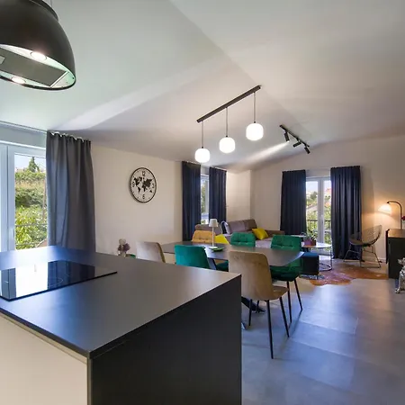 Joy Heated Pool Apartment