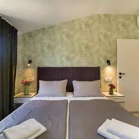 Joy Heated Pool Apartment *