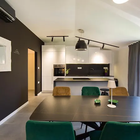Joy Heated Pool Apartment