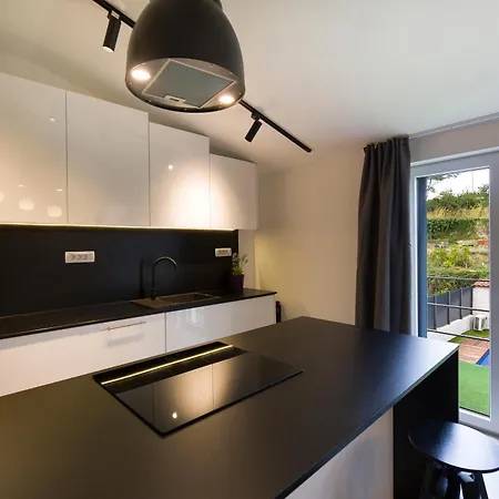 Joy Heated Pool Apartment