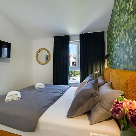 Joy Heated Pool Apartment Split