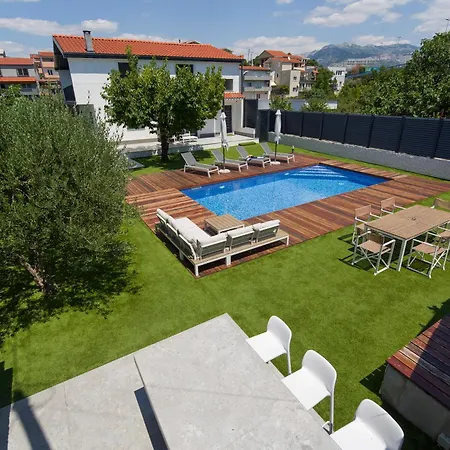 Joy Heated Pool Split