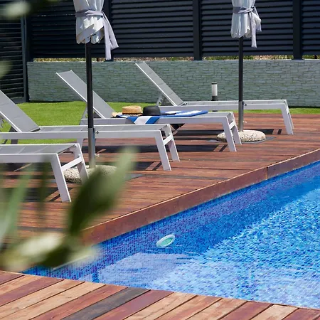Joy Heated Pool Apartment
